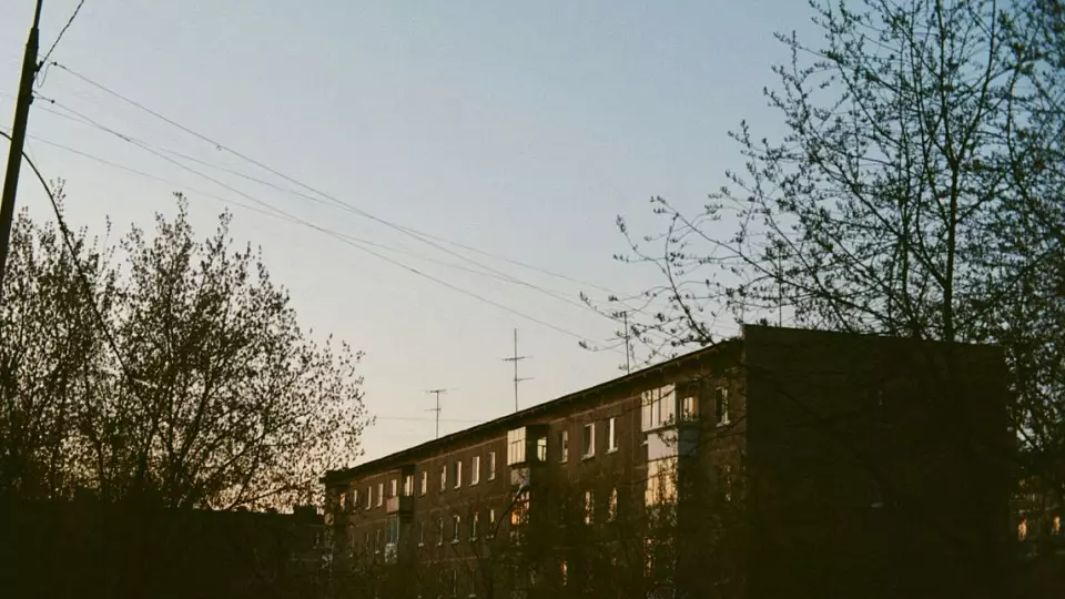 В Екатеринбурге образовалась опасная зона из-за развалин ветхих домов и строительного мусора