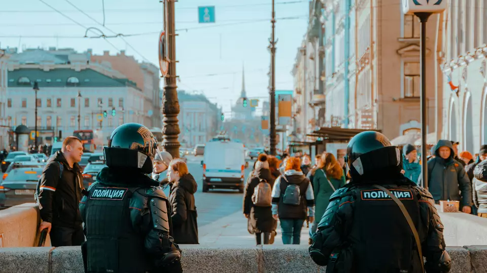 В Екатеринбурге приставы нашли алиментщицу, скрывшуюся в диване