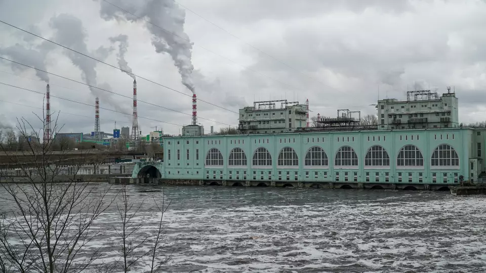 В России заработала первая электростанция, превращающая мусор в электричество.