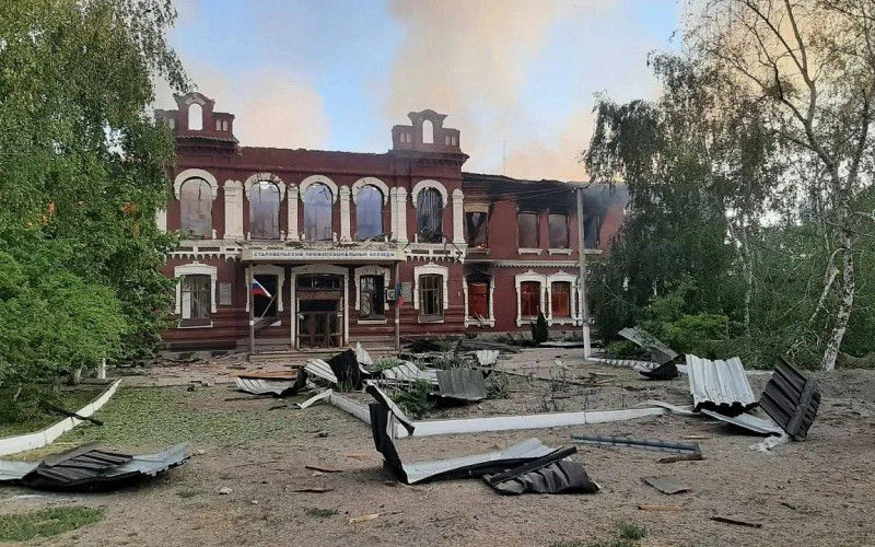 21 человек погиб после атаки на колледж в ЛНР
