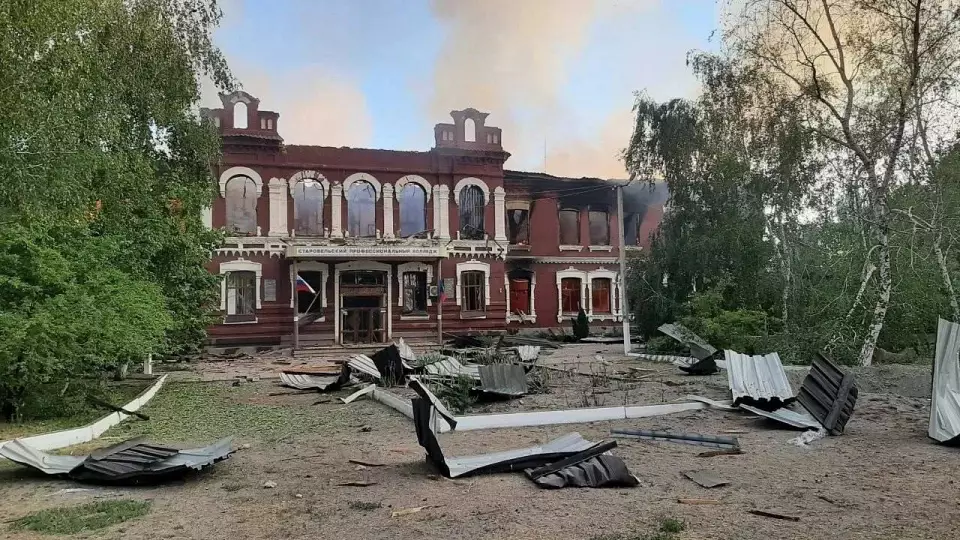21 человек погиб после атаки на колледж в ЛНР