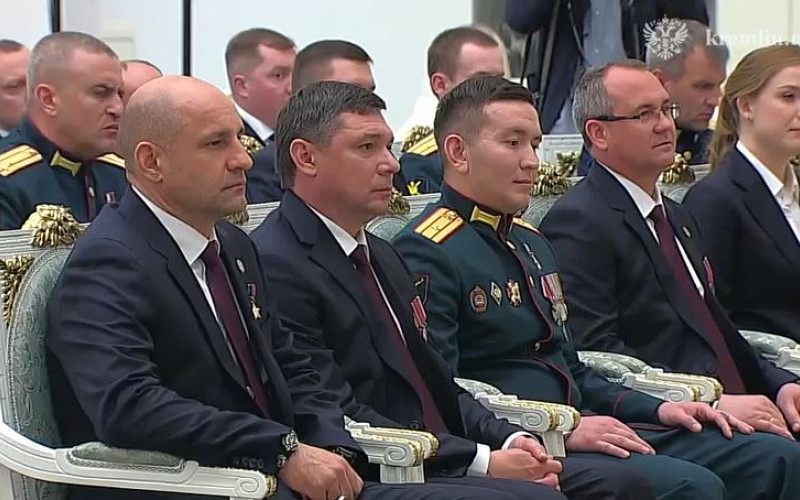 Президент встретился с выпускниками первого потока программы «Время героев»