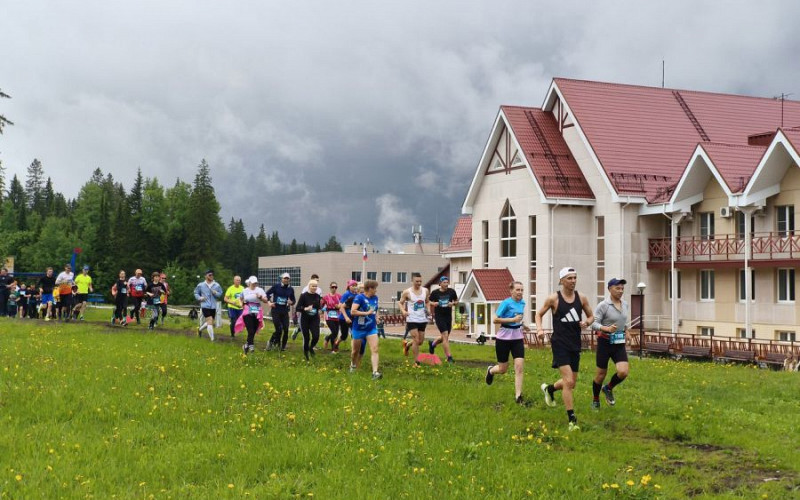Больше 300 спортсменов участвовали в забеге у горы Белой