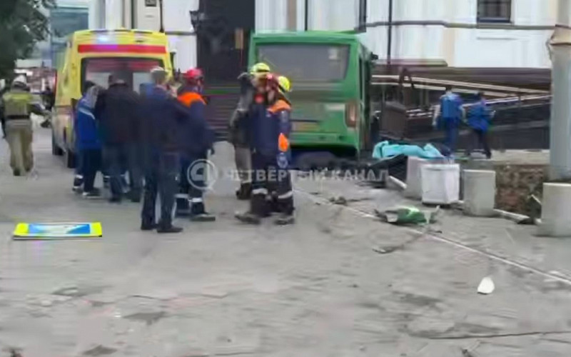 Автобус врезался в храм в Екатеринбурге – четыре человека погибли