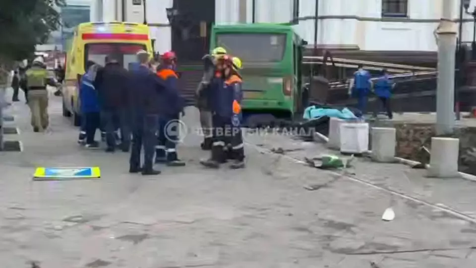 Автобус врезался в храм в Екатеринбурге – четыре человека погибли