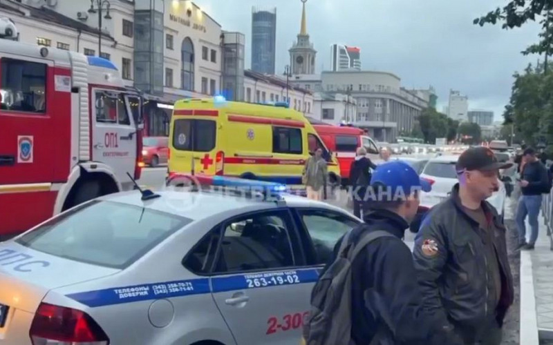 Под колесами автобуса в Екатеринбурге погиб ребенок, сообщил губернатор