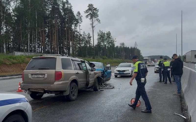 Ребенок пострадал из-за выезда авто на встречку на ЕКАД