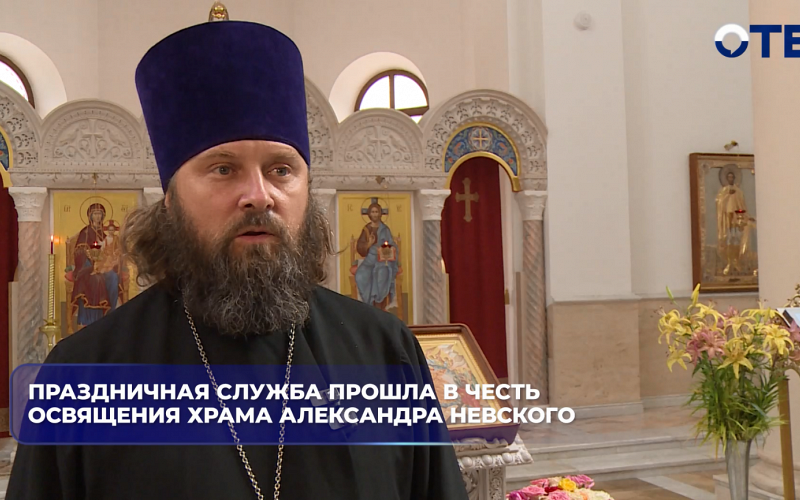 Возрождённая святыня собрала сотни прихожан