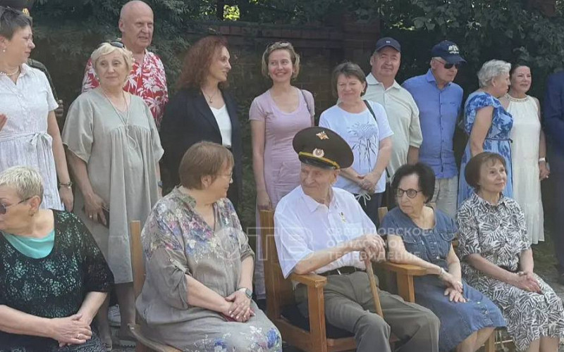 Семён Спектор принял почётный караул в честь своего 90-летия