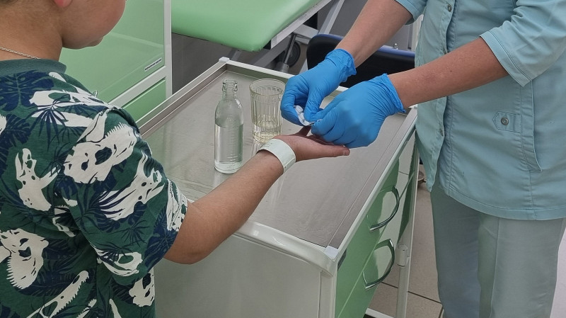Детей с гепатитом С в Свердловской области лечат за два месяца: как работает новый метод