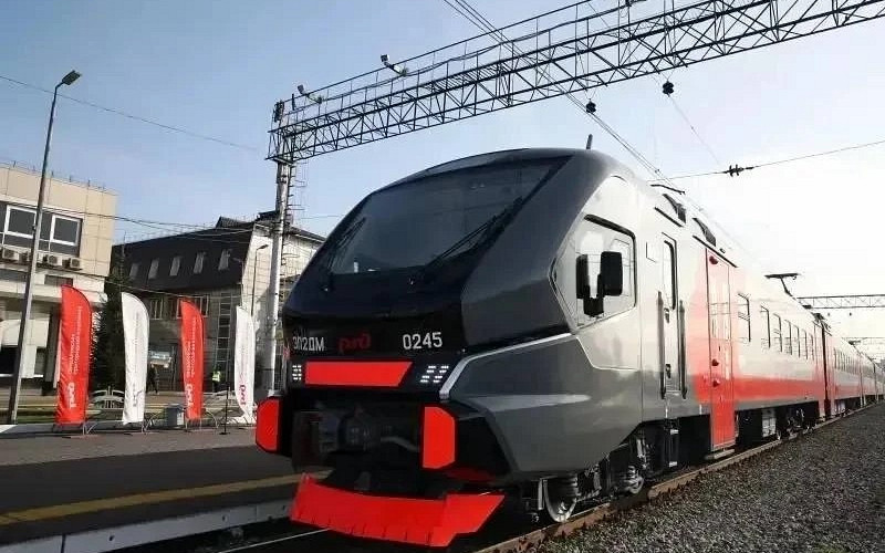 Более 1,7 тысячи поездов ежедневно курсируют по уральским магистралям