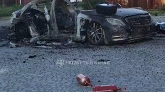 При взрыве Mercedes в Большом Истоке погиб человек