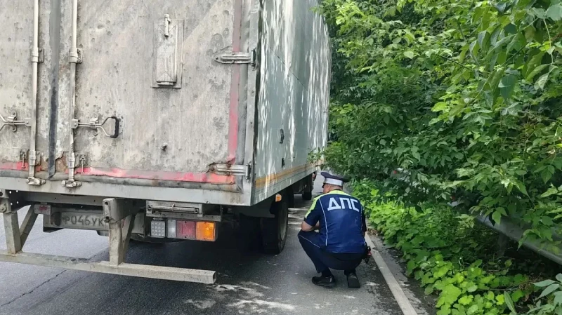 В Екатеринбурге грузовик насмерть сбил пешехода