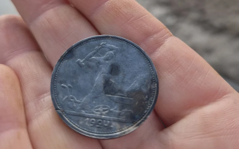 Редкую серебряную монету 1924 года нашли на берегу реки Обь