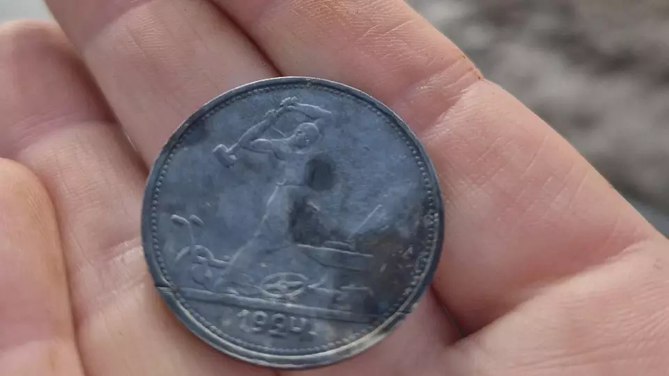 Редкую серебряную монету 1924 года нашли на берегу реки Обь
