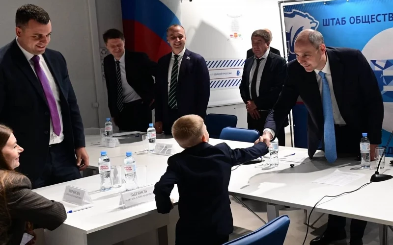 «Просьбу не оставим без внимания»: 7-летний Максим добился ремонта детской площадки в Среднеуральске
