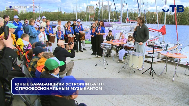 Юные барабанщики устроили баттл с профессиональным музыкантом