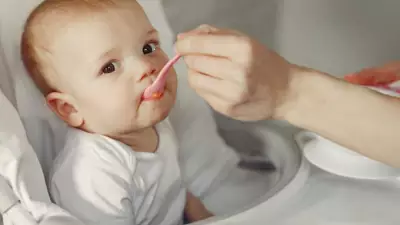Лук от семи недуг: когда и как вводить овощ в рацион малышей