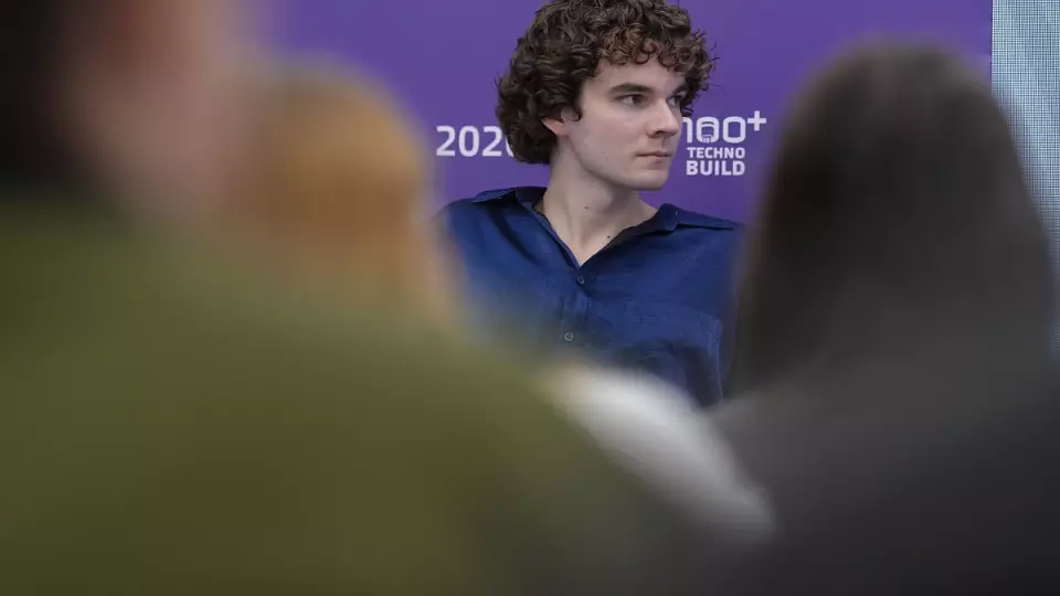 Блогер Максим Лутчак объяснил логику зумеров на работе