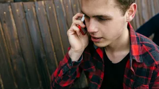 «Зомбирован» — не аргумент: как говорить с ребёнком об опасном контенте