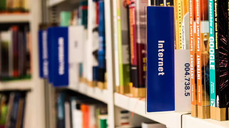 Екатеринбургская школа уберет книги по астрологии из библиотеки