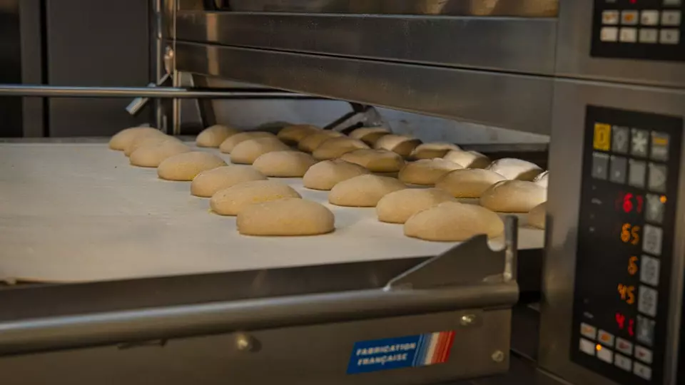 Роспотребнадзор проверит «Смак» после фото разбросанных батонов