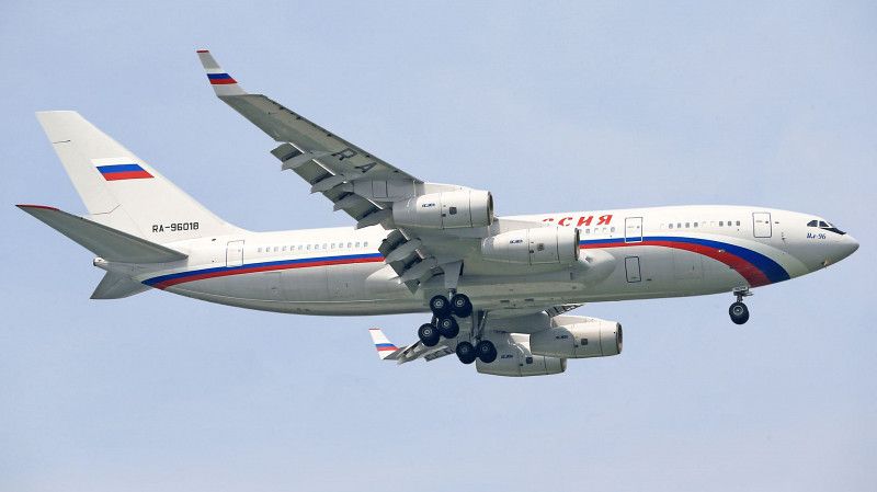 Самолет «Ямал» вернулся в Ноябрьск из-за неисправности шасси