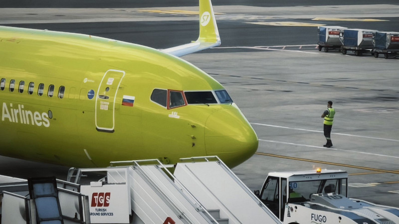 Самолет Boeing 787 компании Air India разбился в Индии