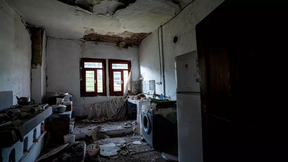 В Серове прокуратура проверяет обрушение потолка после капремонта