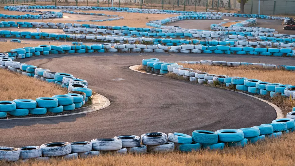 Машина брата Льюиса Хэмилтона загорелась на гонке BTCC