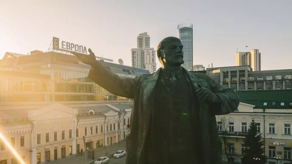 Губернатор поздравил свердловчан с Днём народного единства