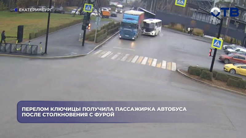 Перелом ключицы получила пассажирка автобуса после столкновения с фурой