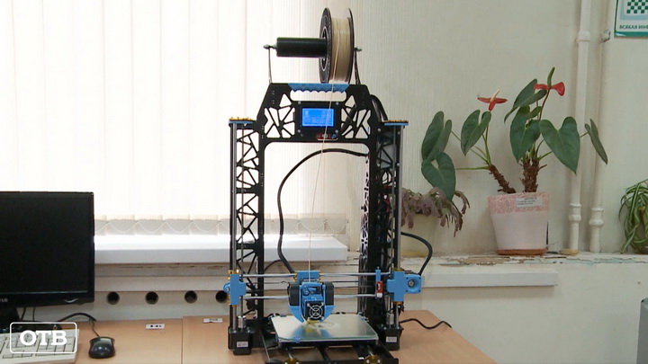 В Екатеринбургской гимназии появились новые робототехнические наборы и 3D-принтер