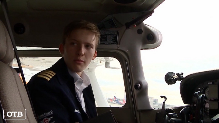 18-летний пилот из Англии приземлился на своем одномоторном самолете в Кольцово