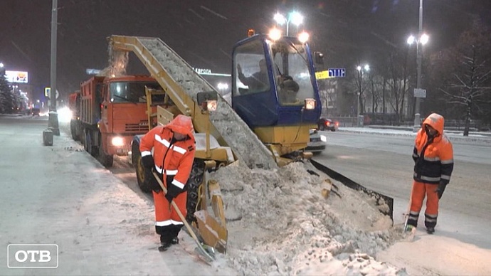 Более 10 000 тонн снега: круглосуточная уборка Екатеринбурга