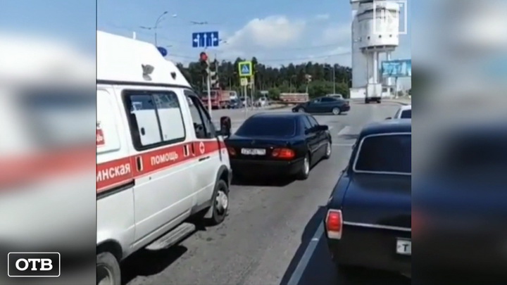 Водителей, не уступающих дорогу спецтранспорту, оштрафуют на сумму от 3 до 5 тысяч рублей