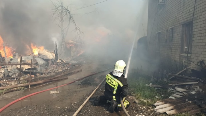 Тополиный пух, Екатеринбург, огонь: за выходные на Урале потушили 580 пожаров 