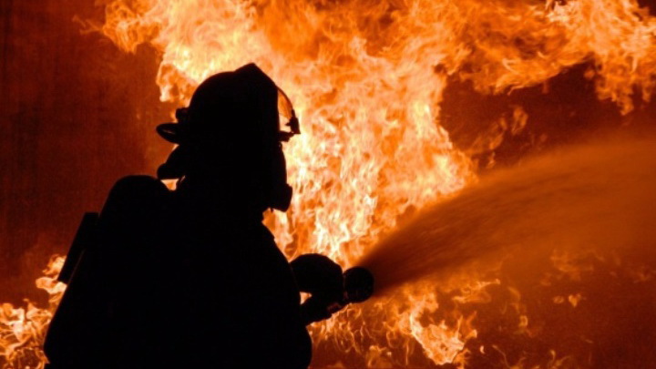 В Полевском крупный пожар унёс три жизни