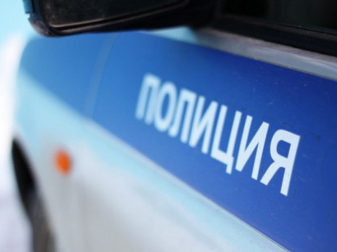 В Каменске-Уральском сотрудница полиции на ходу выпала из автомобиля