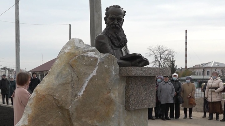 В Камышлове открыли самый большой в России памятник Павлу Бажову