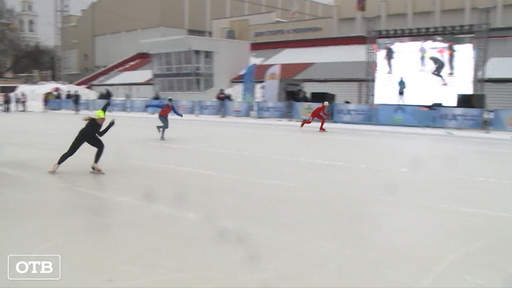 В Свердловской области прошла массовая конькобежная эстафета
