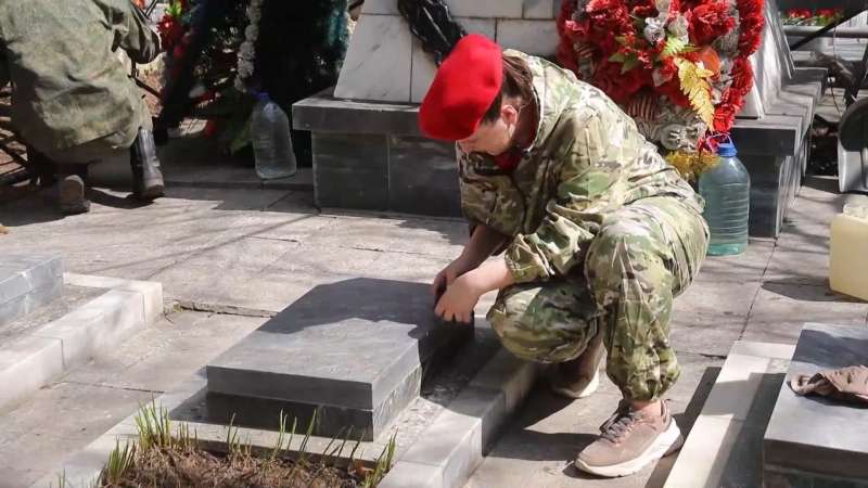 Военнослужащие ЦВО отреставрировали около тысячи мемориалов и захоронений