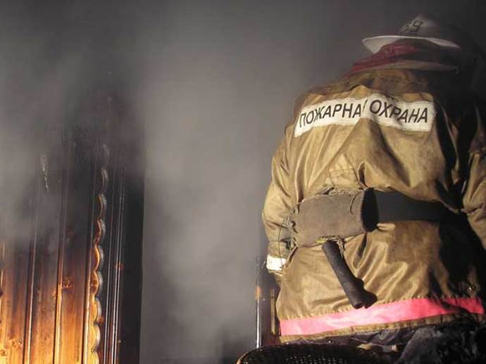Из-за пожара в Берёзовском эвакуировали 14 взрослых и 5 детей