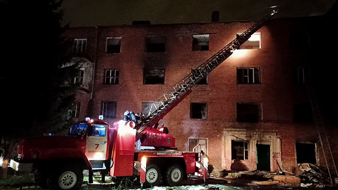 На Эльмаше снова горело заброшенное общежитие на Стахановской