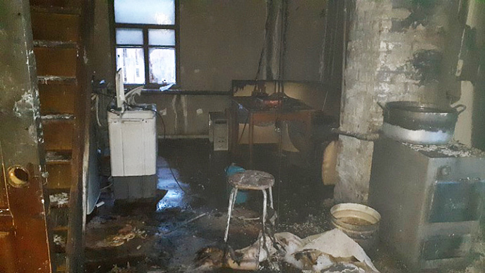 Житель Волчанска поджёг дом, в котором были его жена и сын