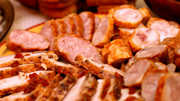 Депутат Госдумы призвал использовать термин «имитация колбасного изделия»
