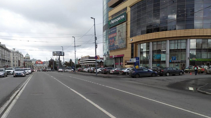 В центре Екатеринбурга водитель сбил велосипедистку и скрылся