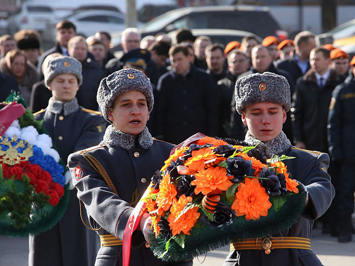 В Екатеринбурге почтили память героев Уральского добровольческого танкового корпуса