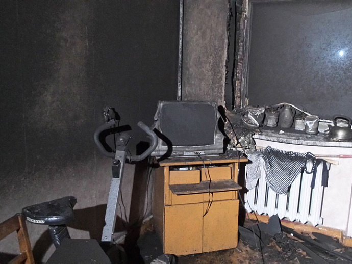 В Екатеринбурге пенсионера спасли из горящей квартиры на третьем этаже