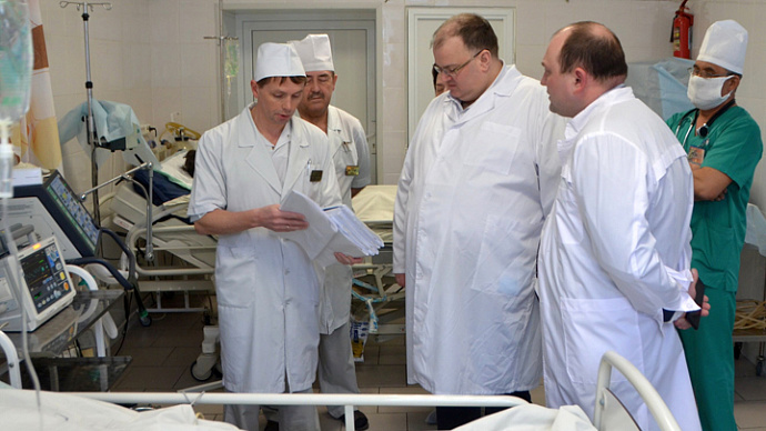 Глава свердловского Минздрава Андрей Цветков посетил больницы Серова
